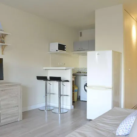 Apartment Studio Renove Avec Vue Partielle Sur Le Port, A 800m De La Plage Et A Deux Pas Des Commerces - Fr-1-249-345
