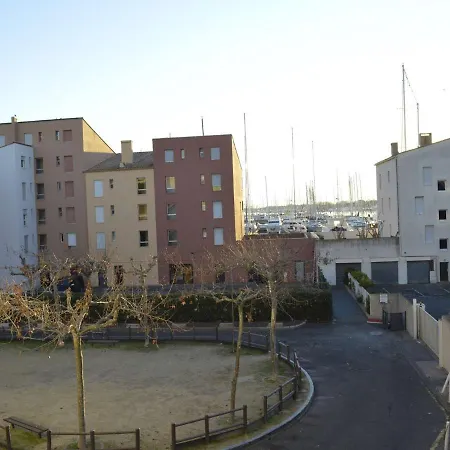 Apartment Studio Renove Avec Vue Partielle Sur Le Port, A 800m De La Plage Et A Deux Pas Des Commerces - Fr-1-249-345 *