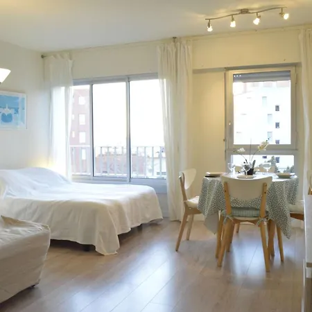 Apartment Studio Renove Avec Vue Partielle Sur Le Port, A 800m De La Plage Et A Deux Pas Des Commerces - Fr-1-249-345 *
