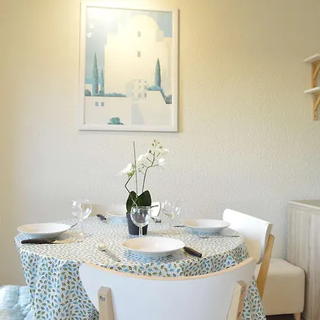 Studio Renove Avec Vue Partielle Sur Le Port, A 800m De La Plage Et A Deux Pas Des Commerces - Fr-1-249-345 * Agde